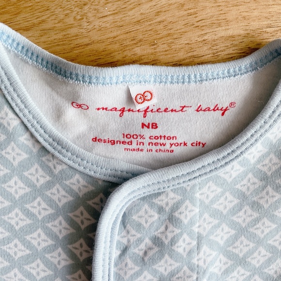 5 for $10 Magnificent Baby Magnetic bodysuit NB unisex - Picture 4 of 6